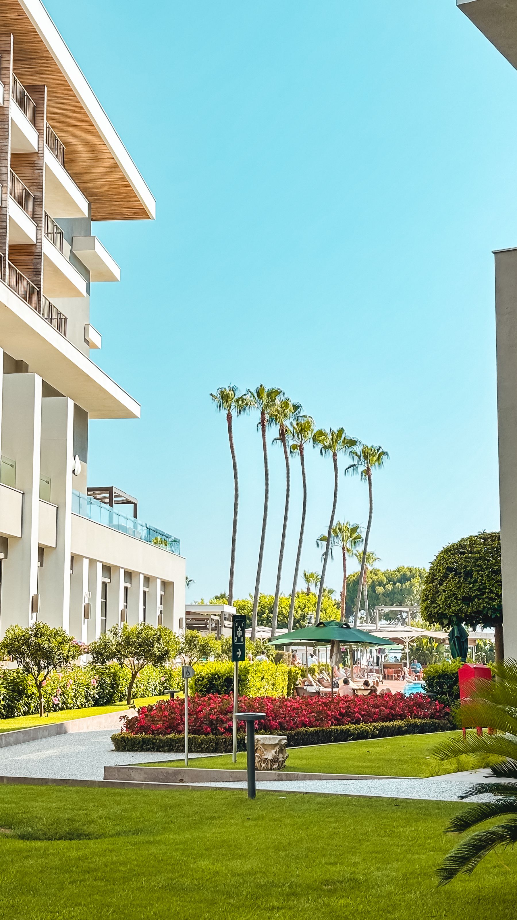Hotels & Resorts
